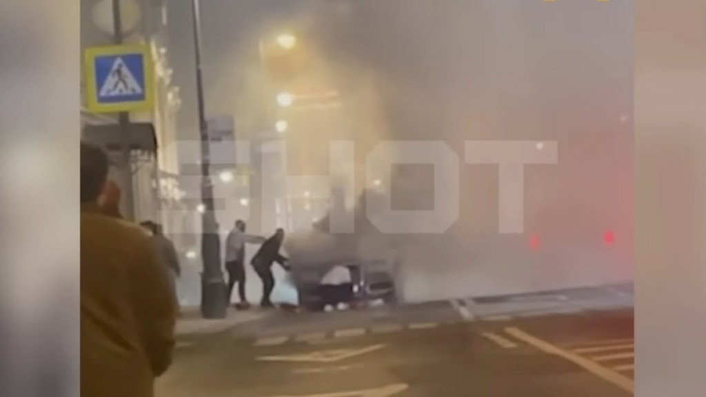 Συναγερμός στο Κρεμλίνο: Εξερράγη συνοδευτική λιμουζίνα του προέδρου Πούτιν (vid)