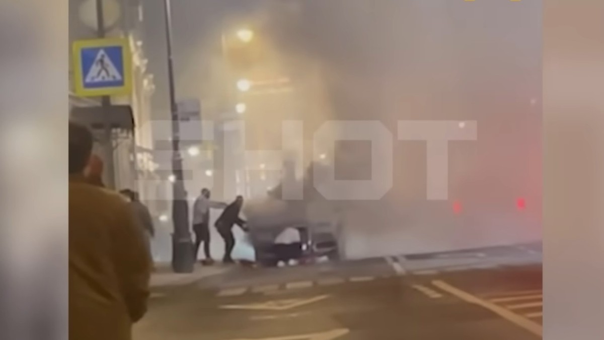 Συναγερμός στο Κρεμλίνο: Εξερράγη συνοδευτική λιμουζίνα του προέδρου Πούτιν (vid)