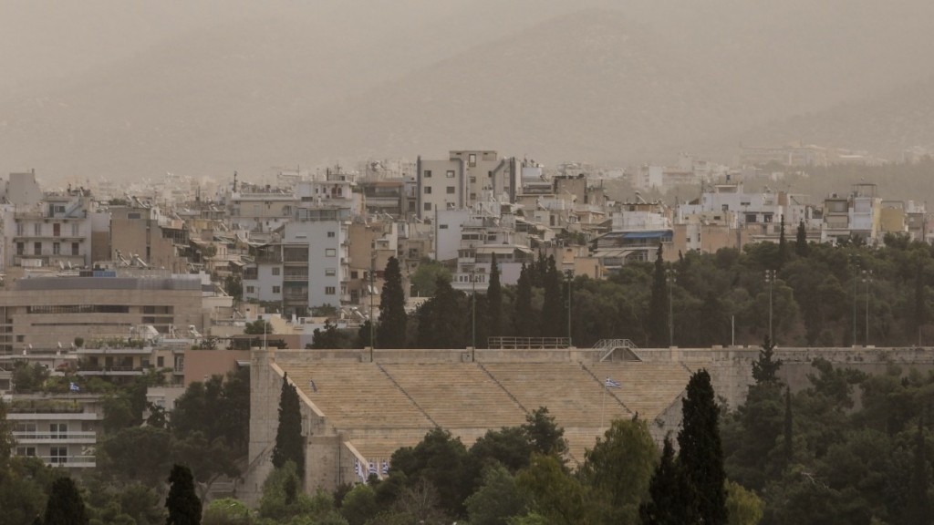Καιρός: Αφρικανική σκόνη και θερμοκρασίες σαν καλοκαίρι την Κυριακή