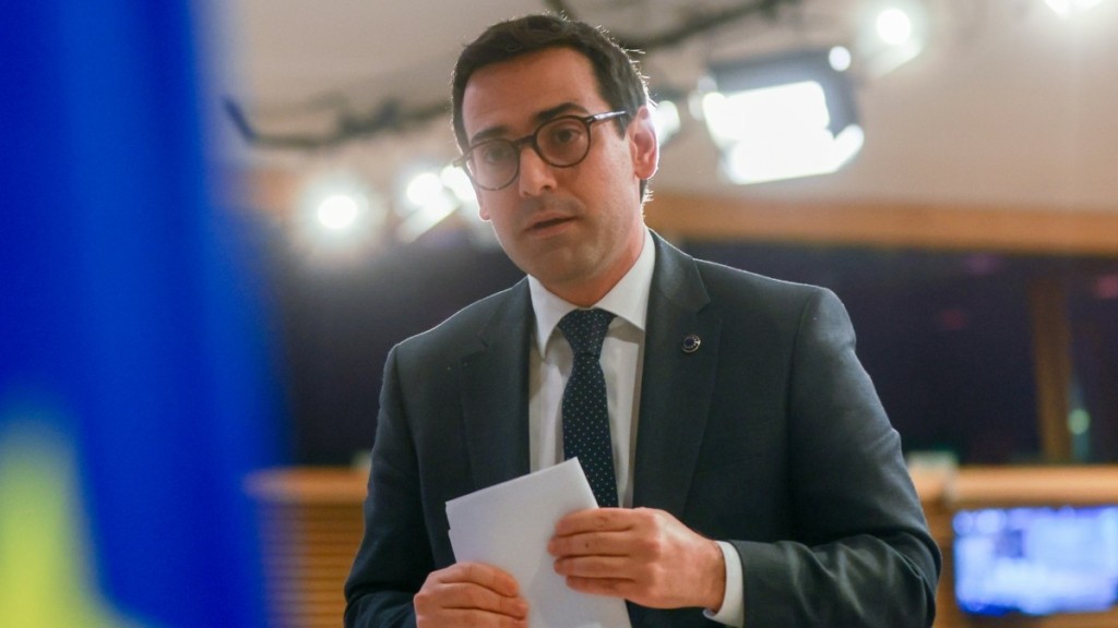 Στην Αθήνα αύριο ο Στεφάν Σεζουρνέ – Θα συναντηθεί με Θεοδωρικάκο