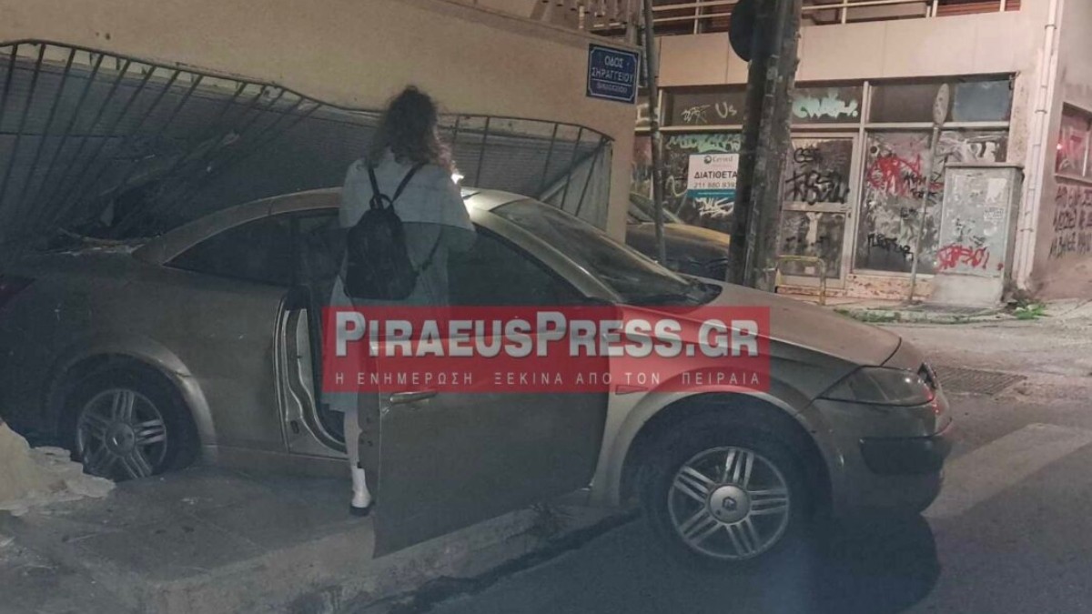 Πειραιάς: Αυτοκίνητο «μπούκαρε» σε τζαμαρία καταστήματος