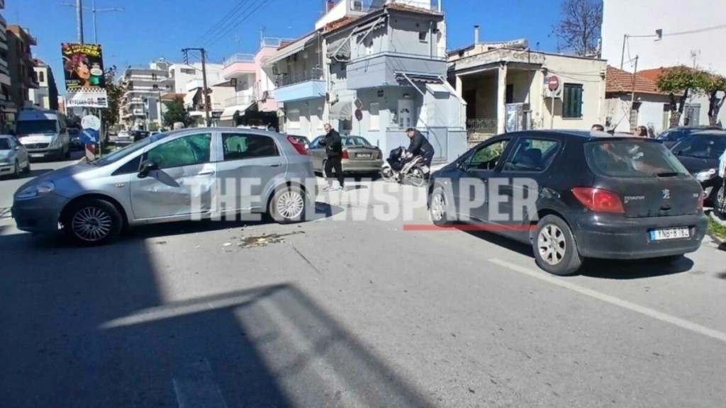 Βόλος: Ένας τραυματίας μετά από σύγκρουση αυτοκινήτου με μοτοποδήλατο (pics)