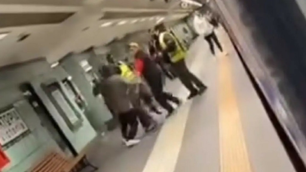 Απίστευτο περιστατικό στον ΗΣΑΠ: Πορτοφολάς επιτέθηκε με μπουνιές σε σεκιούριτι – Βίντεο Ντοκουμέντο
