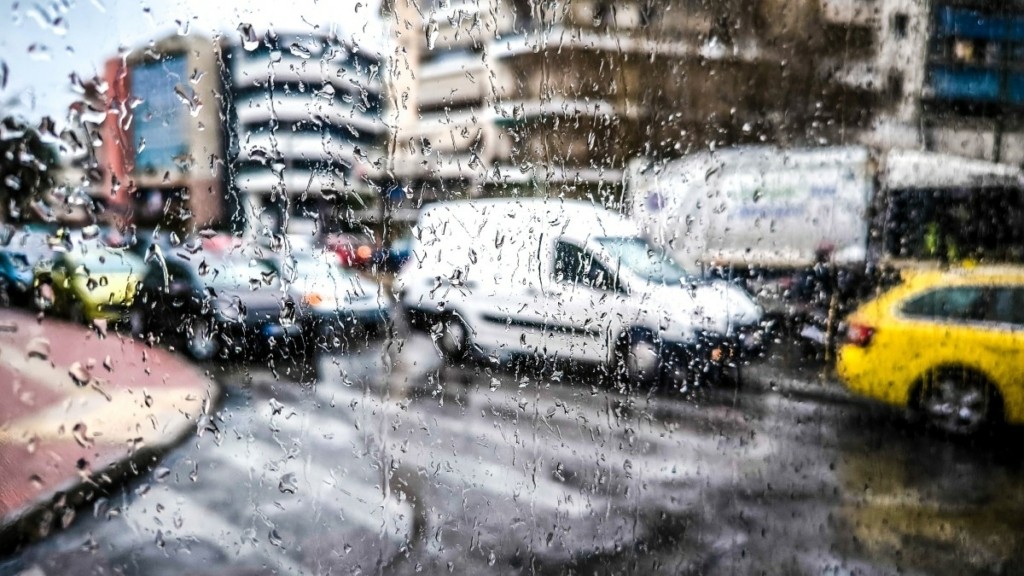 Καιρός σήμερα: Καταιγίδες, συννεφιά και μικρή πτώση της θερμοκρασίας