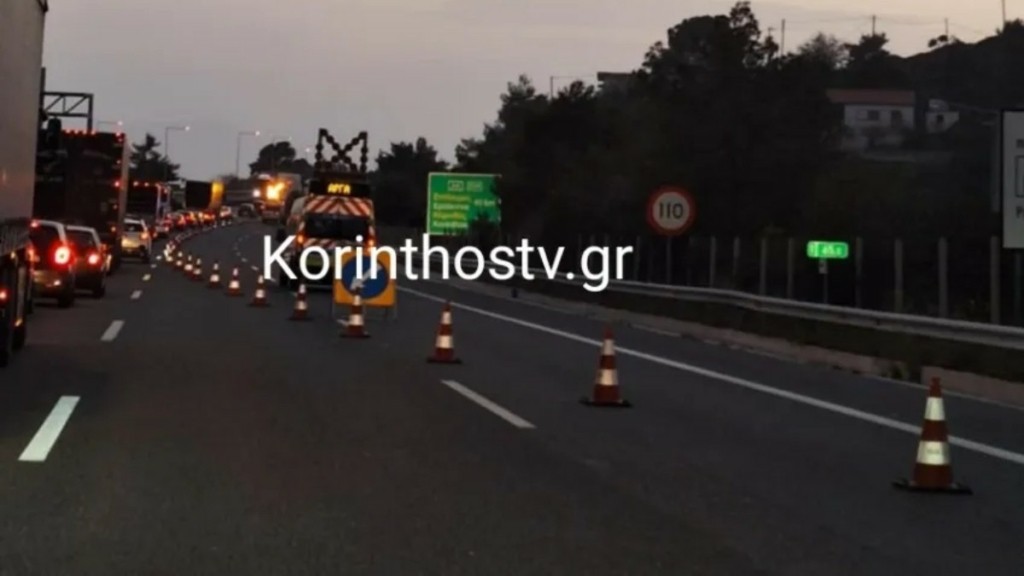 Ανατροπή φορτηγού στην Εθνική Οδό στο ύψος των Αγίων Θεοδώρων – Κλειστό το ρεύμα προς Κόρινθο