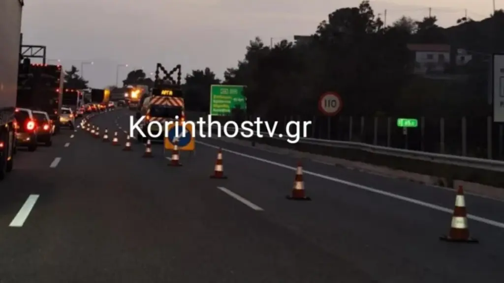 Ανατροπή φορτηγού στην Εθνική Οδό στο ύψος των Αγίων Θεοδώρων – Κλειστό το ρεύμα προς Κόρινθο