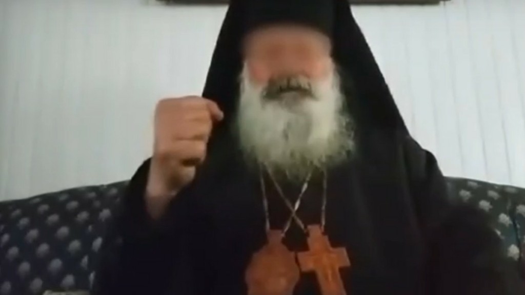 Αίγιο: Ως ιερέας παρουσιαζόταν ο άντρας που καλούσε σε “ένοπλη εξέγερση” (ΒΙΝΤΕΟ)
