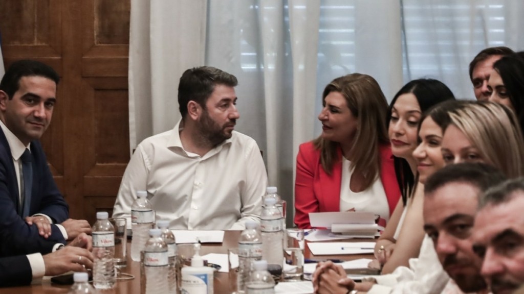 ΠΑΣΟΚ: «Μετωπική» Ανδρουλάκη – Λιακούλη στην Κ.Ο. – «Εγώ παίρνω τις αποφάσεις κυρία μου»- «Δεν είμαι κυρία σου, είμαι βουλευτής»