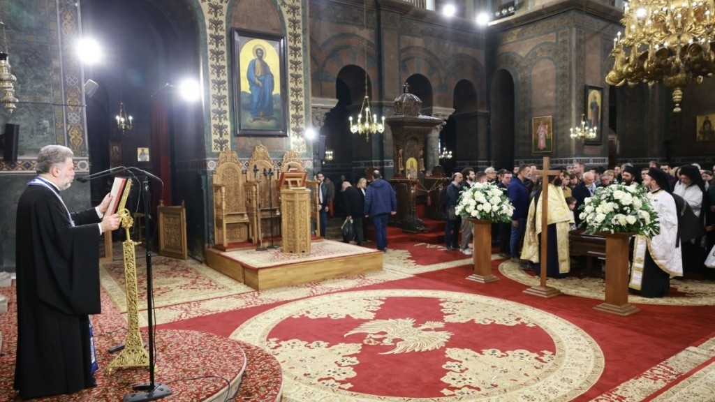 Άνθιμος: Ουρές κόσμου στο λαϊκό προσκύνημα για τον Μητροπολίτη πρώην Θεσσαλονίκης (Φωτογραφίες)