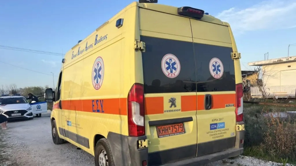 Σοβαρό τροχαίο στον Περιφερειακό της Θεσσαλονίκης – Μεταφέρθηκαν στο νοσοκομείο μια γυναίκα και ένα ανήλικο παιδί