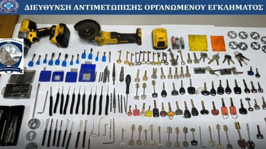 Αττική: Εξαρθρώθηκε εγκληματική οργάνωση που έκανε διαρρήξεις σε σπίτια και καταστήματα – Χειροπέδες σε δύο αλλοδαπούς