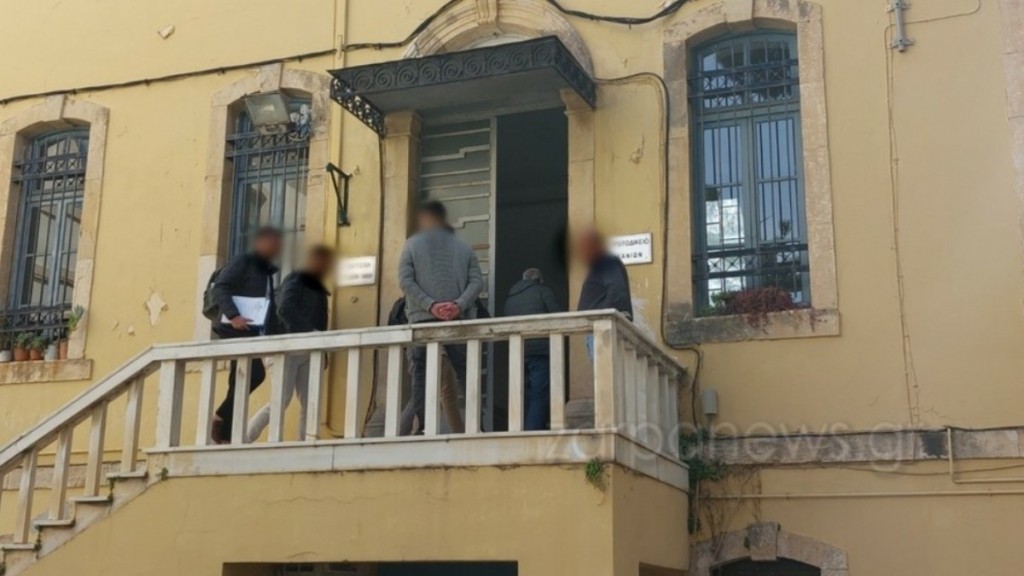 Χανιά: Πήραν προθεσμία για να απολογηθούν οι δύο υγειονομικοί που κατηγορούνται για χρηματισμό