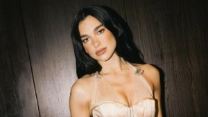 Dua Lipa: Η τραγουδίστρια έλαβε την κοσοβάρικη υπηκοότητα – Δείτε την γεμάτη «ευγνωμοσύνη» ανάρτησή της