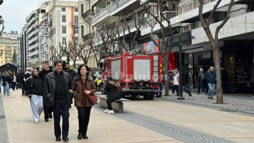 Θεσσαλονίκη: Έκρηξη σε υποσταθμό της ΔΕΗ στο κέντρο της πόλης (βίντεο+φωτογραφίες)