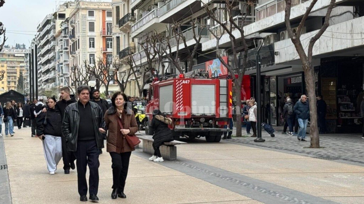 Θεσσαλονίκη: Έκρηξη σε υποσταθμό της ΔΕΗ στο κέντρο της πόλης (βίντεο+φωτογραφίες)