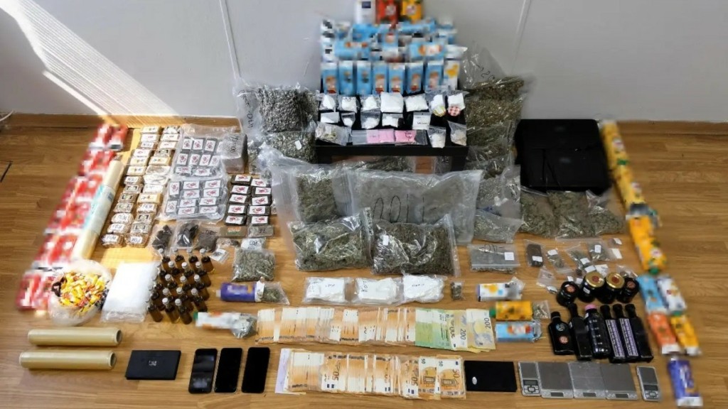 ΕΛΑΣ: Έκρυβαν ναρκωτικά σε συσκευασίες χυμού και τα διακινούσαν στην νοτιοανατολική Αττική (Φωτογραφίες)