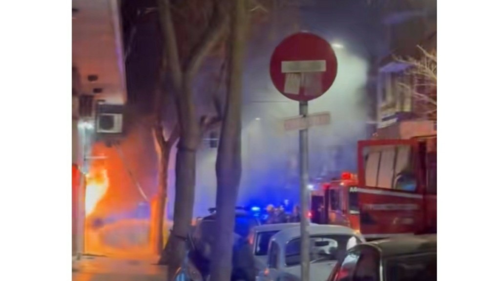 Βίντεο από την στιγμή της φωτιάς σε κατάστημα ηλεκτρονικών στην Αθήνα