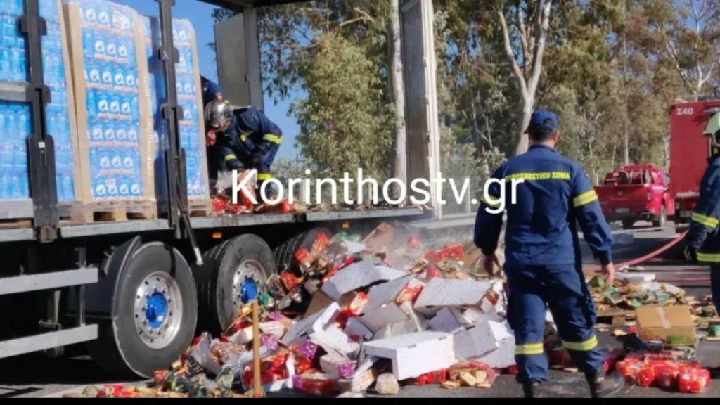 Ισθμός: Φωτιά σε νταλίκα που μετέφερε τρόφιμα – Βγήκε εγκαίρως ο οδηγός (ΒΙΝΤΕΟ)