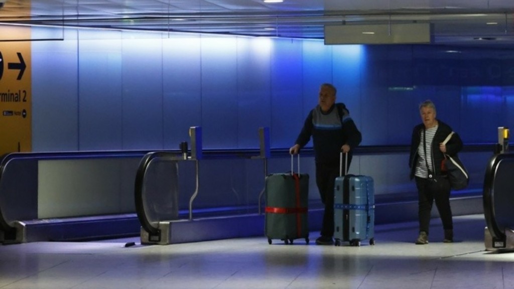 Χίθροου: Αποκαθίσταται η λειτουργία του αεροδρομίου μετά το μπλακ άουτ