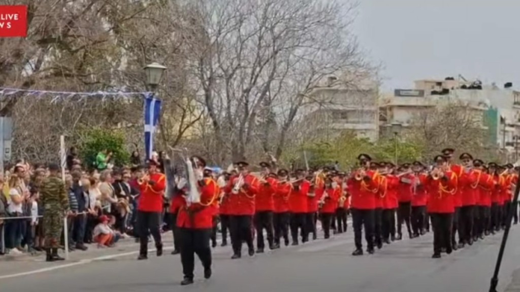 Ηράκλειο: “Φούσκωσε” από περηφάνια ο κόσμος στην στρατιωτική παρέλαση (Βίντεο)