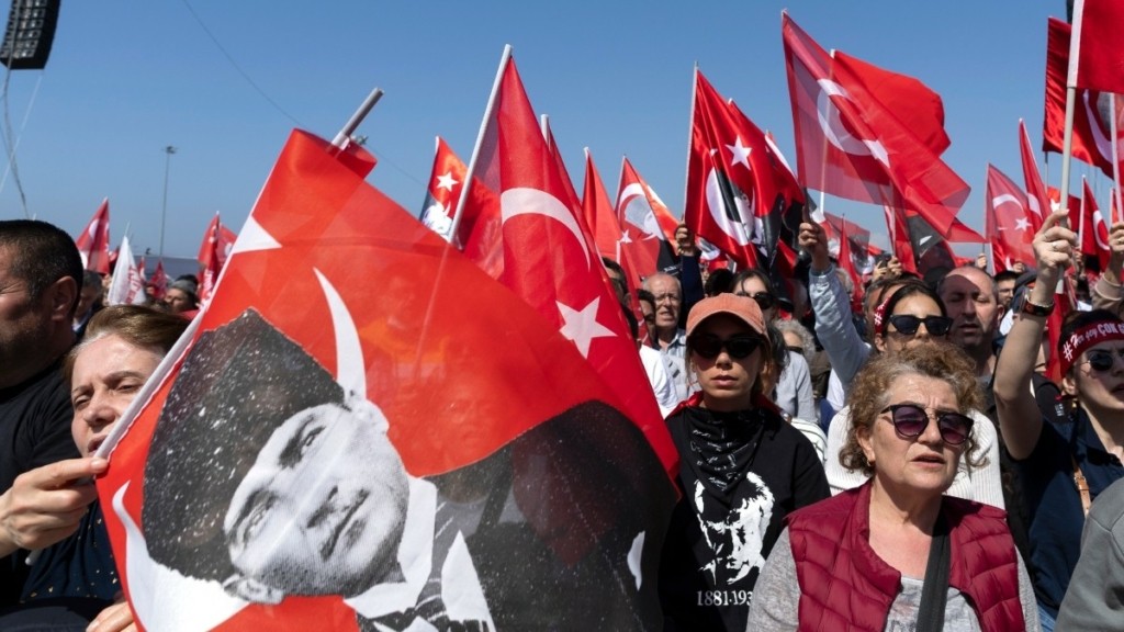 Τουρκία: Ογκώδης συγκέντρωση στην Κωνσταντινούπολη για τη σύλληψη του Εκρέμ Ιμάμογλου