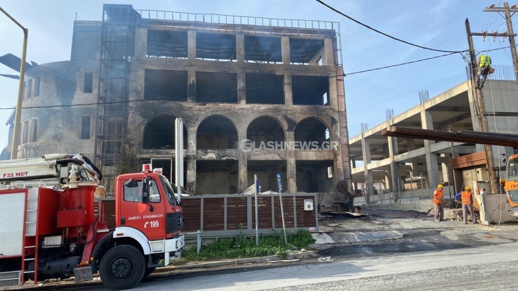 Ηράκλειο: Ολική η καταστροφή του εργοστασίου ξυλείας που τυλίχθηκε στις φλόγες (φωτογραφίες)
