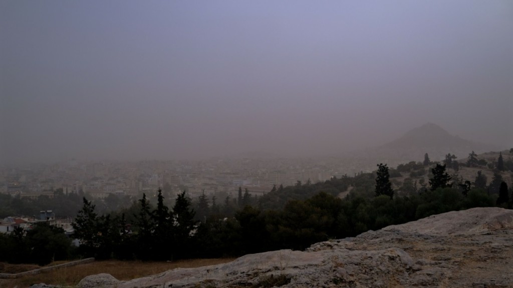 Καιρός 25ης Μαρτίου: Παρέλαση με ζέστη και αφρικανική σκόνη – Πού θα βρέξει