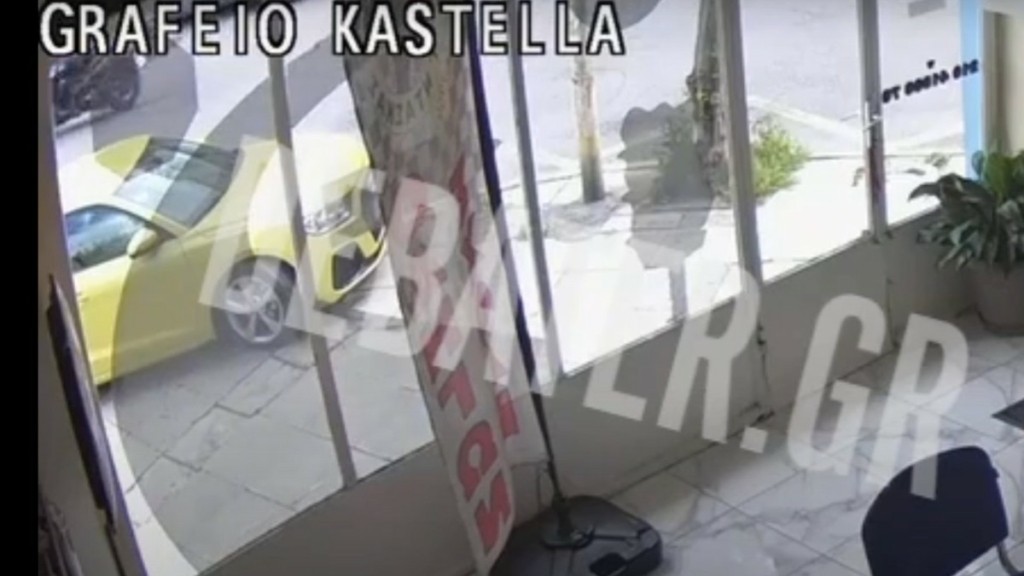 Τα σενάρια για την παράσυρση της 66χρονης στην Καστέλλα – Μαρτυρίες στο DEBATER και βίντεο από κάμερα ασφαλείας