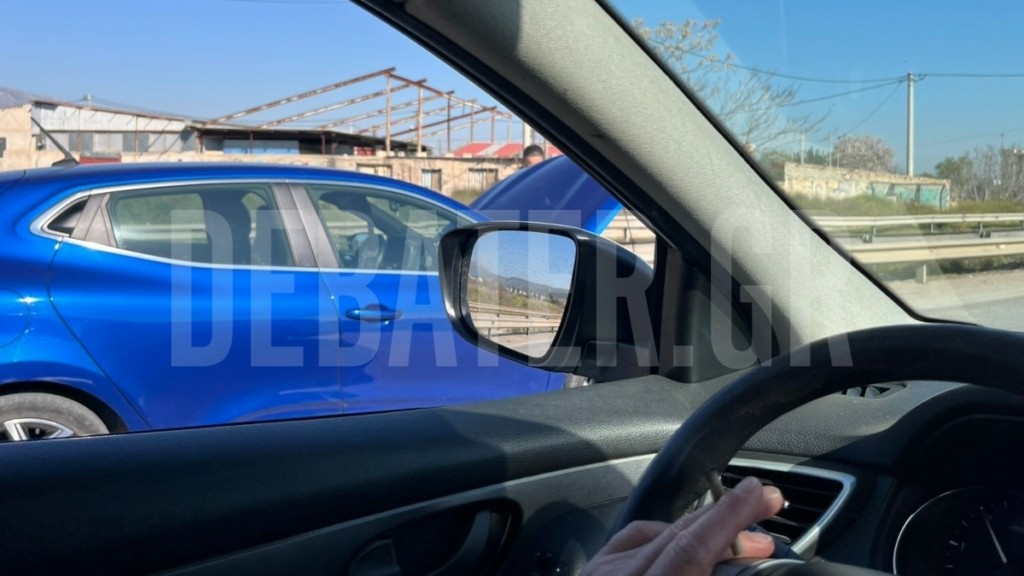 Κορωπί: Ακινητοποιημένο όχημα έπειτα από βλάβη – Καθυστερήσεις στο ρεύμα προς αεροδρόμιο (φωτογραφίες)