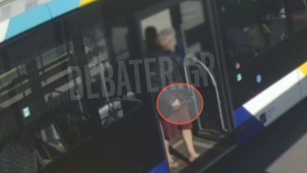 Κορωπί: H στιγμή που ο 51χρονος επιτίθεται με κατσαβίδι σε επιβάτη λεωφορείου – Βίντεο Ντοκουμέντο