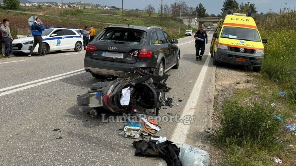 Λαμία: Μηχανάκι καρφώθηκε στο πίσω μέρος ΙΧ – Σοβαρά τραυματισμένος ο οδηγός (Βίντεο +φωτογραφίες)