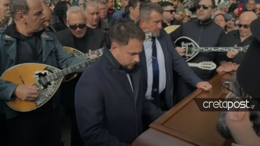 Μανώλης Λιδάκης: Τον αποχαιρέτησαν με το «Άστρα μην με μαλώνετε»