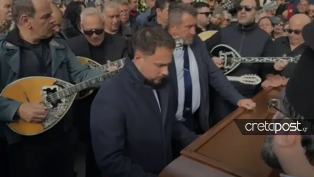 Μανώλης Λιδάκης: Τον αποχαιρέτησαν με το «Άστρα μην με μαλώνετε»