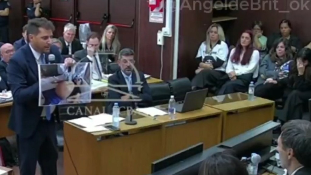 Μαραντόνα: Η φωτογραφία που αναστάτωσε το δικαστήριο και έκανε τις κόρες του να κλάψουν (φωτογραφία+βίντεο)