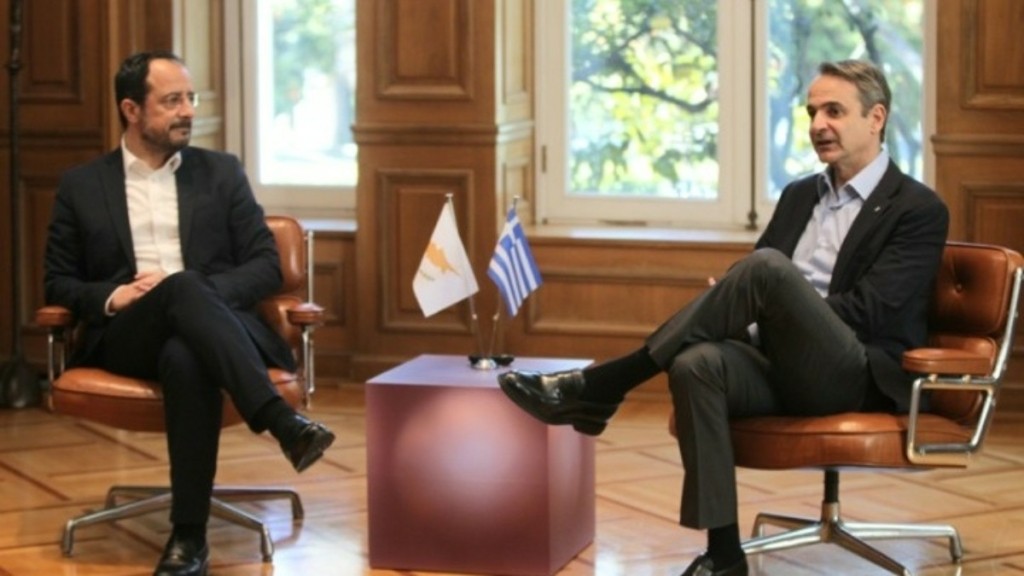 Συνάντηση Μητσοτάκη – Χριστοδουλίδη: Στο επίκεντρο οι εξελίξεις στο Κυπριακό και οι επενδύσεις στην ευρωπαϊκή άμυνα (βίντεο)