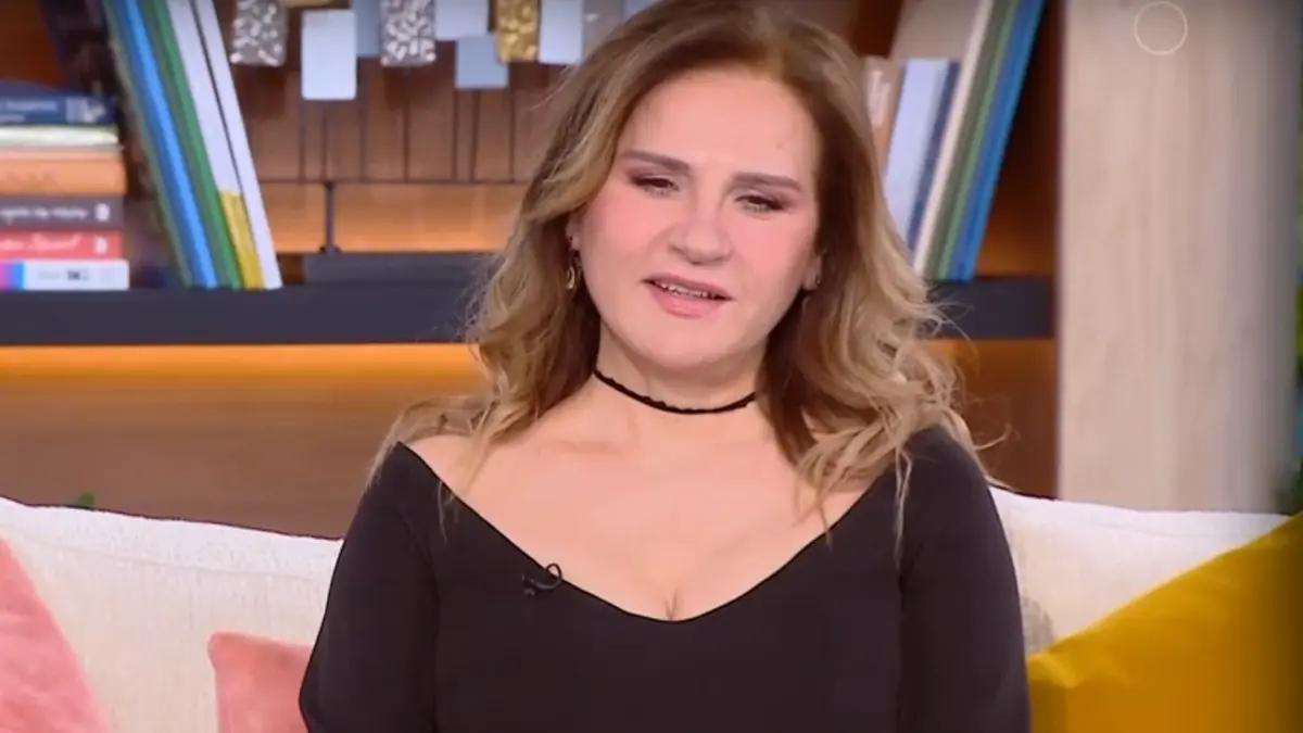Μπέσσυ Μάλφα: «Ανόητο αυτό με τους τίτλους “είμαι η γυναίκα του Σκιαδαρέση, η μαμά των κοριτσιών”»