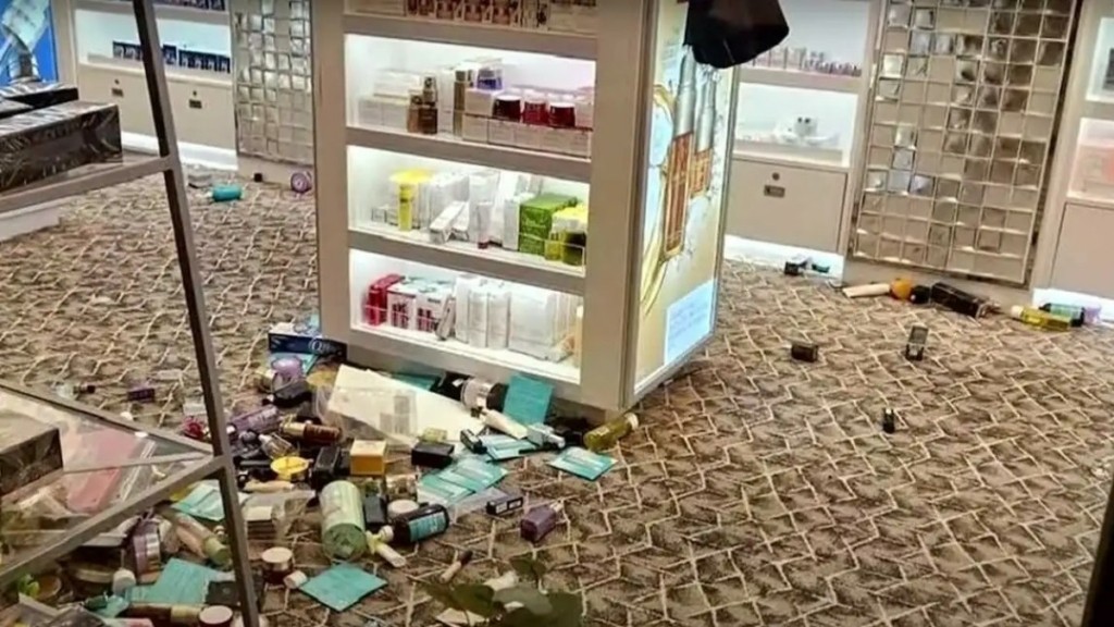 Νέα Ζηλανδία: Τρομακτικό βίντεο με κρουαζιερόπλοιο να γέρνει από ριπές ανέμου 140 χιλιομέτρων την ώρα