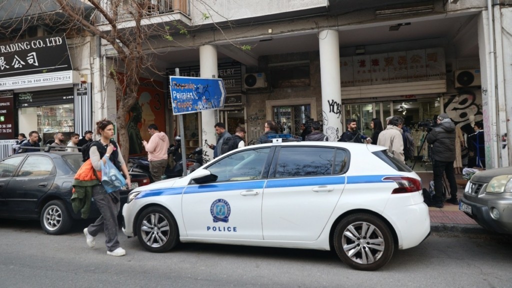 Νεκρός άνδρας στην Ομόνοια: Το σενάριο μοιραίου ερωτικού παιχνιδιού εξετάζουν οι Αρχές
