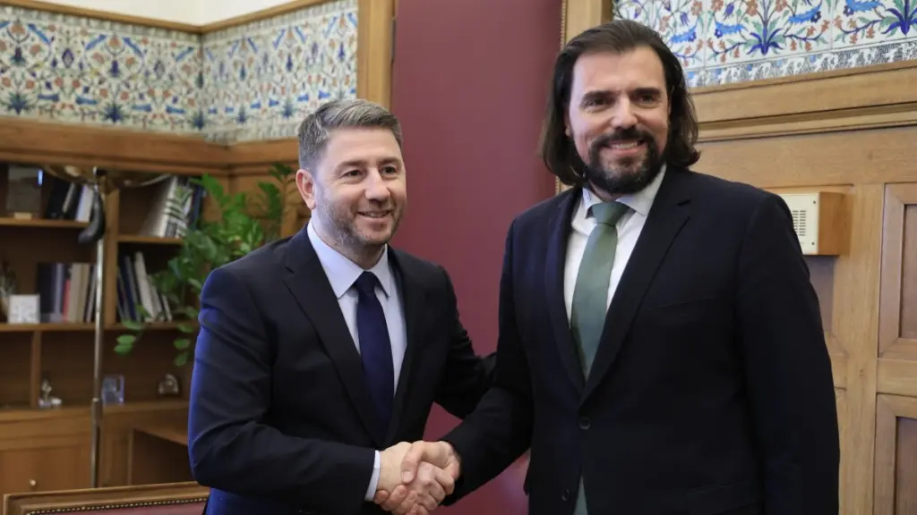 ΠΑΣΟΚ: Έστειλε επιστολή για τη «μεταγραφή» Πέτρου Παππά ο Ανδρουλάκης στον προεδρείο της Βουλής – Αντιδράσεις από τον ΣΥΡΙΖΑ