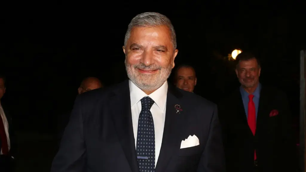 Πατούλης, OMS και Μύκονος: Τι επισημαίνει το Nassosblog για τις εταιρείες και την υπόθεση Καρνεάδου