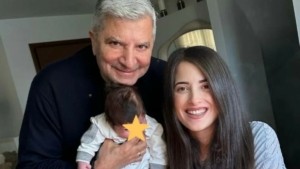 Γιώργος Πατούλης – Νάνσυ Κοιλού: Το τρυφερό στιγμιότυπο από τις διακοπές τους στη Χίο