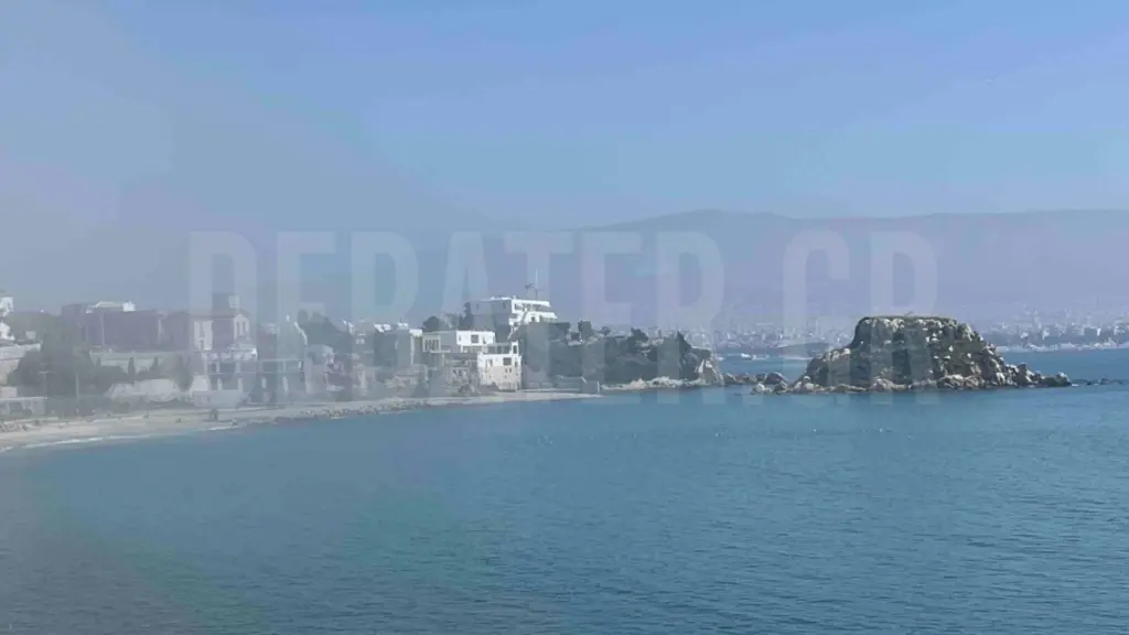 Πειραιάς: Καλύφθηκαν από ομίχλη Μαρίνα Ζέας και “Βοτσαλάκια” (φωτογραφίες, βίντεο)