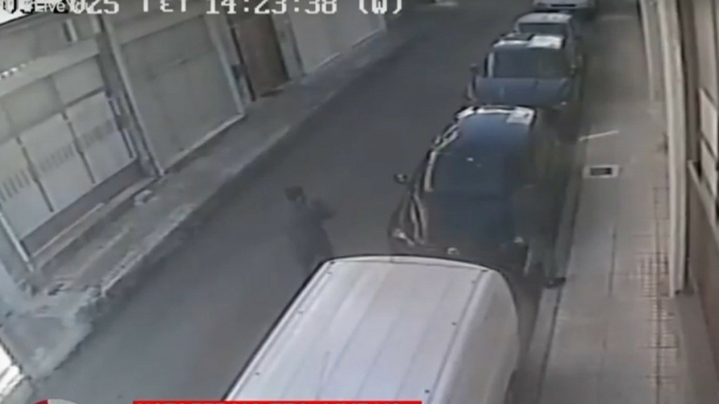 Ληστεία-εξπρές στο Περιστέρι – Σε 7 λεπτά άδειασαν το σπίτι και εξαφανίστηκαν (ΒΙΝΤΕΟ)