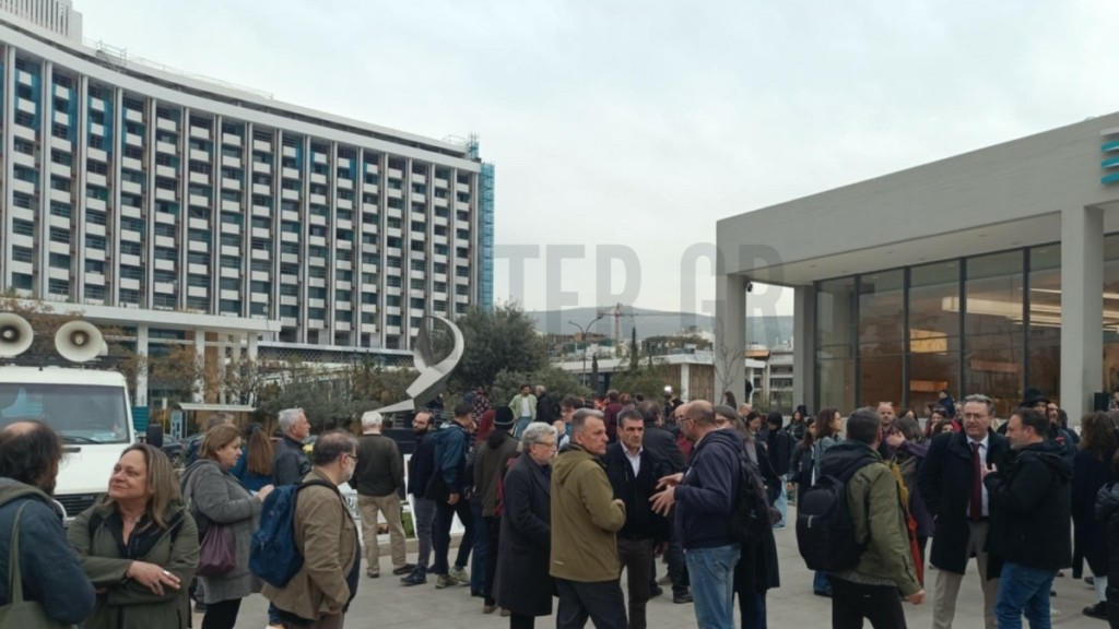 Εθνική Πινακοθήκη: Συγκέντρωση διαμαρτυρίας από καλλιτέχνες (Φωτογραφίες)