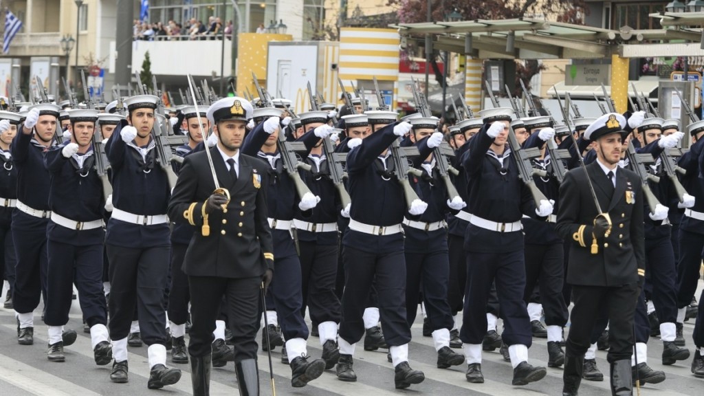Σάλος για τα εθνικιστικά και υβριστικά συνθήματα από άγημα του Πολεμικού Ναυτικού