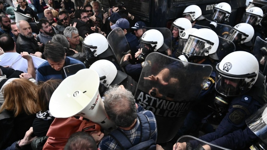 Ένταση και χημικά στο πανεκπαιδευτικό συλλαλητήριο στο κέντρο της Αθήνας -(pics)