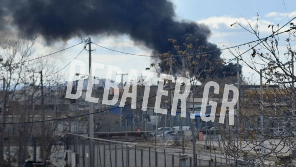Φωτιά σε οικόπεδο στον Ταύρο – Ήχησε το 112 – “Κλείστε πόρτες και παράθυρα”