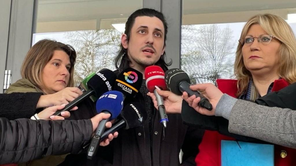 Τέμπη: “Άκουγα φωνές, κραυγές για βοήθεια – Η ζωή μου είχε σταματήσει” – Συγκλονίζει η μαρτυρία επιζώντα (βίντεο)