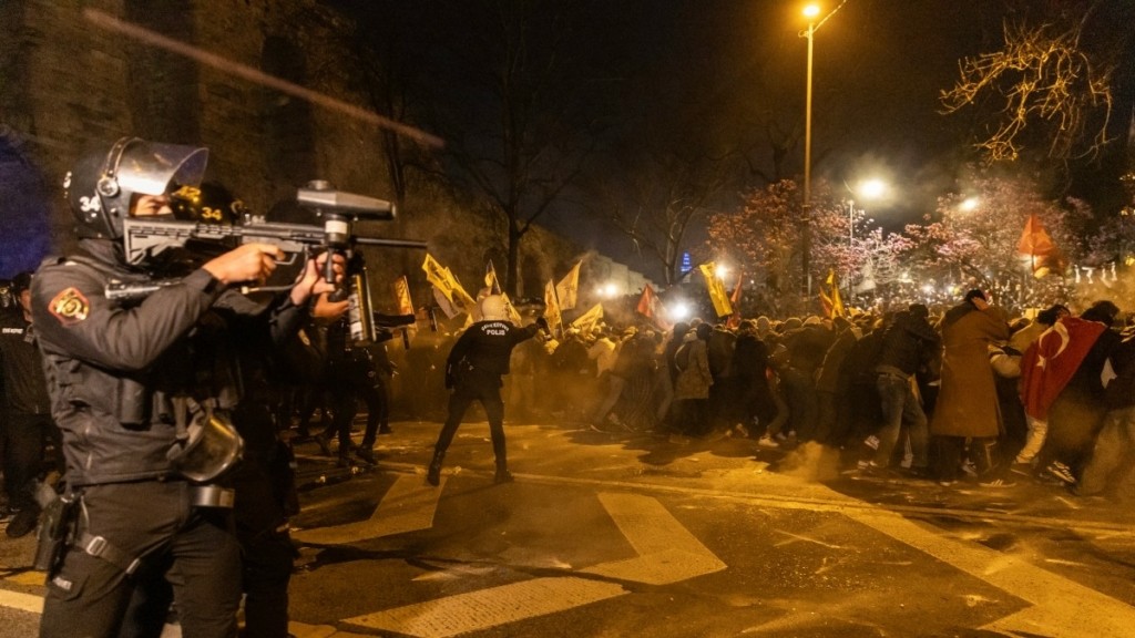 Τουρκία: Εν αναμονή της απόφασης του Εισαγγελέα για τον Ιμάμογλου – Πλήθος κόσμου έξω από το δικαστικό μέγαρο