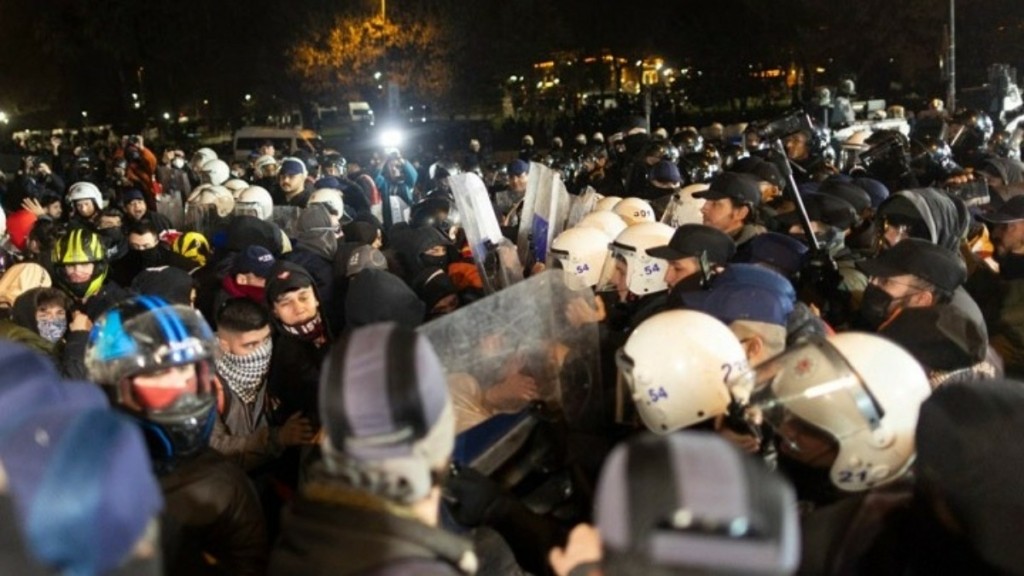 Τουρκία: Ελεύθεροι τρεις δημοσιογράφοι που είχαν συλληφθεί στις διαδηλώσεις κατά της προφυλάκισης Ιμάμογλου